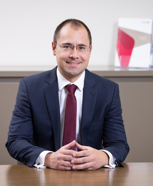Speaker: Tomas Tobolka